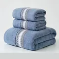 Ensemble de trois serviettes en coton gris avec texture épaisse et rayure ondulée - Deux Serviettes Et Un Drap De Bain / Dégradé Bleu