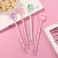 Stylos mignons à paillettes papillon avec capuchons de marguerites en quatre couleurs - Style Paillettes Bois de Cerf