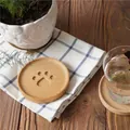 Sottobicchiere rotondo in legno naturale stile giapponese con incisione a zampa di gatto - Stile Zampa di Gatto