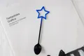 Cuillère à café avec manche étoilé et finition dégradée en acier bleu et noir - Bleu Dégradé