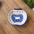 Japanische Keramikschale in Apfelform mit blauem Blumenmuster und roten Äpfeln - Apfelförmiger Teller