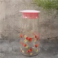 Carafe en verre avec couvercle rose ornée de motifs fraises et fleurs mignonnes - Fraise