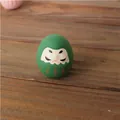 Figura de Daruma japonesa de cerámica verde oscuro con detalles pintados a mano - Verde