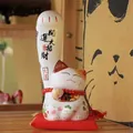 Gato de la suerte japonés de cerámica con brazo largo y cojín rojo de prosperidad - Estilo Buena Suerte