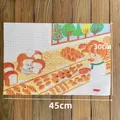 Détail du set de table japonais 45x30cm avec motifs pain sur fond en bois - Set De Table Voleur De Pain De Type A