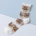 Weiße transparente Netzsocken mit braunem Katzenmuster und gerippten Baumwollbündchen - Weiß