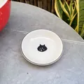 Piatto per salse in ceramica stile giapponese con simpatico gatto nero e bordo nero - Gattino nero