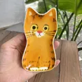 Platillo de cerámica para salsas con forma de gato naranja y detalles pintados - Gato Atigrado Sentado