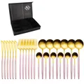 Vue détaillée du service de couverts 24 pièces rose et or dans son coffret cadeau noir - Or Rose