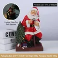 Statuina di Babbo Natale in resina con luce LED e albero per decorazione da tavolo - Stile Seduto su Sedia con Luce (RRW106-D)
