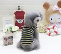 Gilet rayé tricolore pour chien en coton bleu et jaune avec détail de l'insigne - S / Jaune