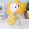 Détail du gilet rayé jaune pour animaux avec écusson sourire et tissu respirant - S / Jaune