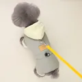 Detalle de abrigo de invierno para perro con anillo en D y correa amarilla - Verde ahumado
