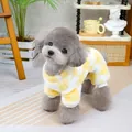 Dettaglio tuta per cani in pile peluche a quadri gialli e bianchi per animali - S / Giallo a Quadri