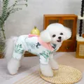 Detail van huisdier jumpsuit met bamboe print en roze kwastjes voor kleine honden - S / Roze