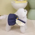 Detalle de vestido vaquero para mascota con volantes de corazones y botones amarillos - Azul marino