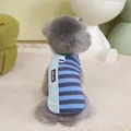 Détail du gilet rayé bleu pour animaux avec anneau en D et écusson GOOD LUCK - S / Bleu