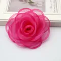 Spilla a rosa in organza fatta a mano 10cm rosso rosa con petali 3D e dettagli eleganti - Stile Doppio Uso Spilla Fermaglio per Capelli / Rosa Rossa