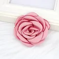 Broche et pince à cheveux rose en satin avec pétales élégants faits à la main - Pâte de Haricot Claire (Petite Épingle)