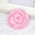 Broche camélia élégante en tissu rose avec pétales en soie multicouches pour femmes - Camélia Rose (Petite Épingle)