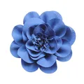 Dettaglio di un fiore in chiffon blu reale con trama di petali per abiti e accessori - Blu Zaffiro