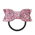 Détail macro du chouchou nœud rose pailleté avec élastique noir à haute élasticité - Rose