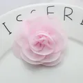 Λήψη macro από ροζ σιφόν ύφασμα λουλούδι καμέλια 6cm με στρώσεις μαργαριταριών για χειροτεχνίες DIY - Ροζ