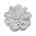Fiore di chiffon bianco da 10cm fatto a mano con petali testurizzati e stami - Bianco