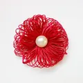 Fiore in tessuto rosso fatto a mano con perla bianca per decorazioni di abbigliamento - Rosso