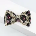 Fiocco di paillettes oro e rosa con motivo leopardato su espositore bianco moderno - Rosa