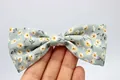 Nœud en mousseline vert menthe avec imprimé floral et motif de petites marguerites - Vert Haricot
