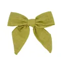 Dettaglio della texture in lino verde su un fermaglio per capelli con fiocco minimalista - Verde Ciano
