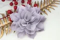 Elegante pinza de flores de malla lavanda con pétalos 3D para peinado de playa - Gris Púrpura