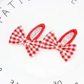 Detalle de lazos para el pelo en cuadros vichy rojos con clips de metal forrados - Rojo