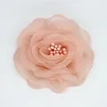 Fiore di peonia 3D in organza per spillette e accessori per abbigliamento rosa albicocca - Base piatta / Bianco Sporco