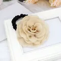 Elegante elastico per capelli rosa in chiffon champagne con petali in tessuto multistrato - Cachi