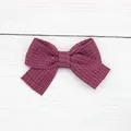 Fiocco per capelli bordeaux da 7,5cm in lino con trama tessuta e stile vintage rustico - Griglia Viola Rosa