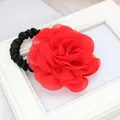 Elastico per capelli con rosa di chiffon rosso vivace e fascia elastica nera - Rosso