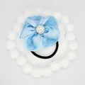 Elastico per capelli con fiore in raso azzurro e perla bianca centrale decorativa - Blu