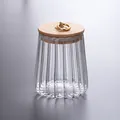 Bocal en verre à rayures verticales avec couvercle en bois et anneau doré - Couvercle en Bambou Carré