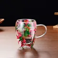 Doppelwandiger Glasbecher mit Griff und roten sowie grünen getrockneten Blütenblättern - Rot und Grüne Trockenblumen (A-1228)