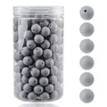 Vista macro de cuentas redondas de silicona gris con agujeros y envase de plástico - 12mm / 105 Piezas/Botella / Gris Claro (44# Nuevo)