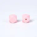 Deux perles en silicone hexagonales rose clair de 14mm avec fini mat pour bijoux DIY - Rose Clair