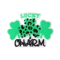 St. Patrick's Day Kleeblatt Schuhanhänger mit Lucky Charm Prägung im Leopard-Look - Glücksbringer Kleeblatt