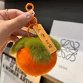 Detailansicht Mini Plüsch Schlüsselanhänger Orange mit Glücksbringer Anhänger - Ewiges Glück