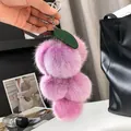 Porte-clés raisin en fourrure de renard violette avec feuilles en cuir et fermoir argent - Mauve Clair