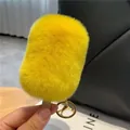 Nahaufnahme gelber Plüsch-Eis-Anhänger mit Holzstab und goldener Schlüsselanhänger - Gelb (Nr.17)