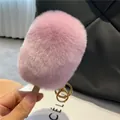 Rosa Schlüsselanhänger in Eisform aus echtem Kaninchenfell mit feinem Holzstab-Detail - Macaron Rosa (Nr.16)