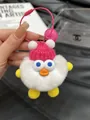 Ciondolo uccellino in pelliccia bianca con cappello rosa e anello portachiavi in acciaio - Bianco