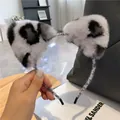 Detail van een pluche kattenoren hoofdband met zwart-witte gevlekte imitatiebonttextuur - Wit Grijs Luipaard